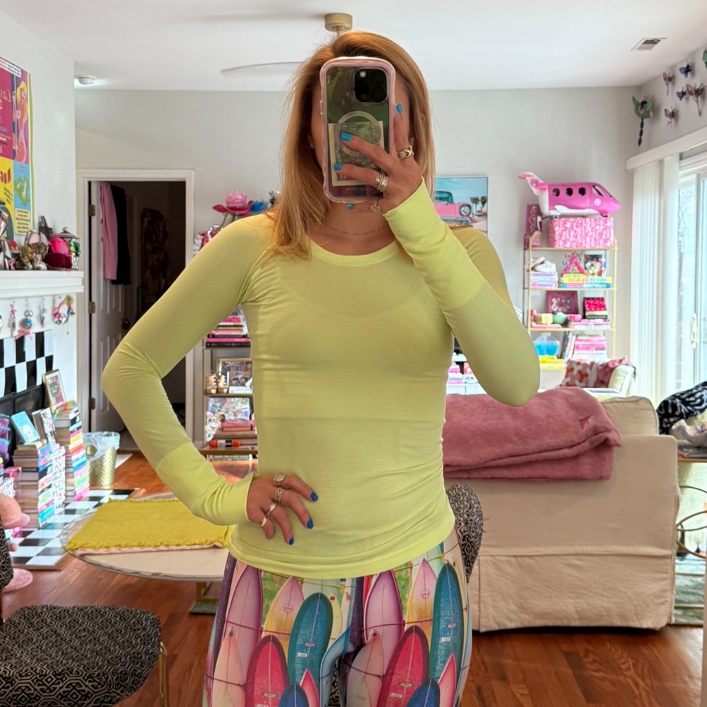 LULULEMON NEON GREENISH YELLOW SWIFTLY TEE SIZE 4 - Picture 5 of 5